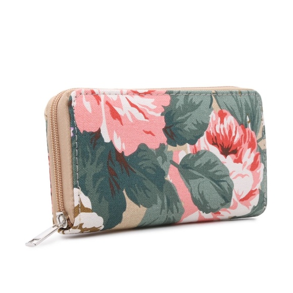 Handbags - HP🎉 ONE LEFT!❇️ Gorgeous Tropical Wallet.